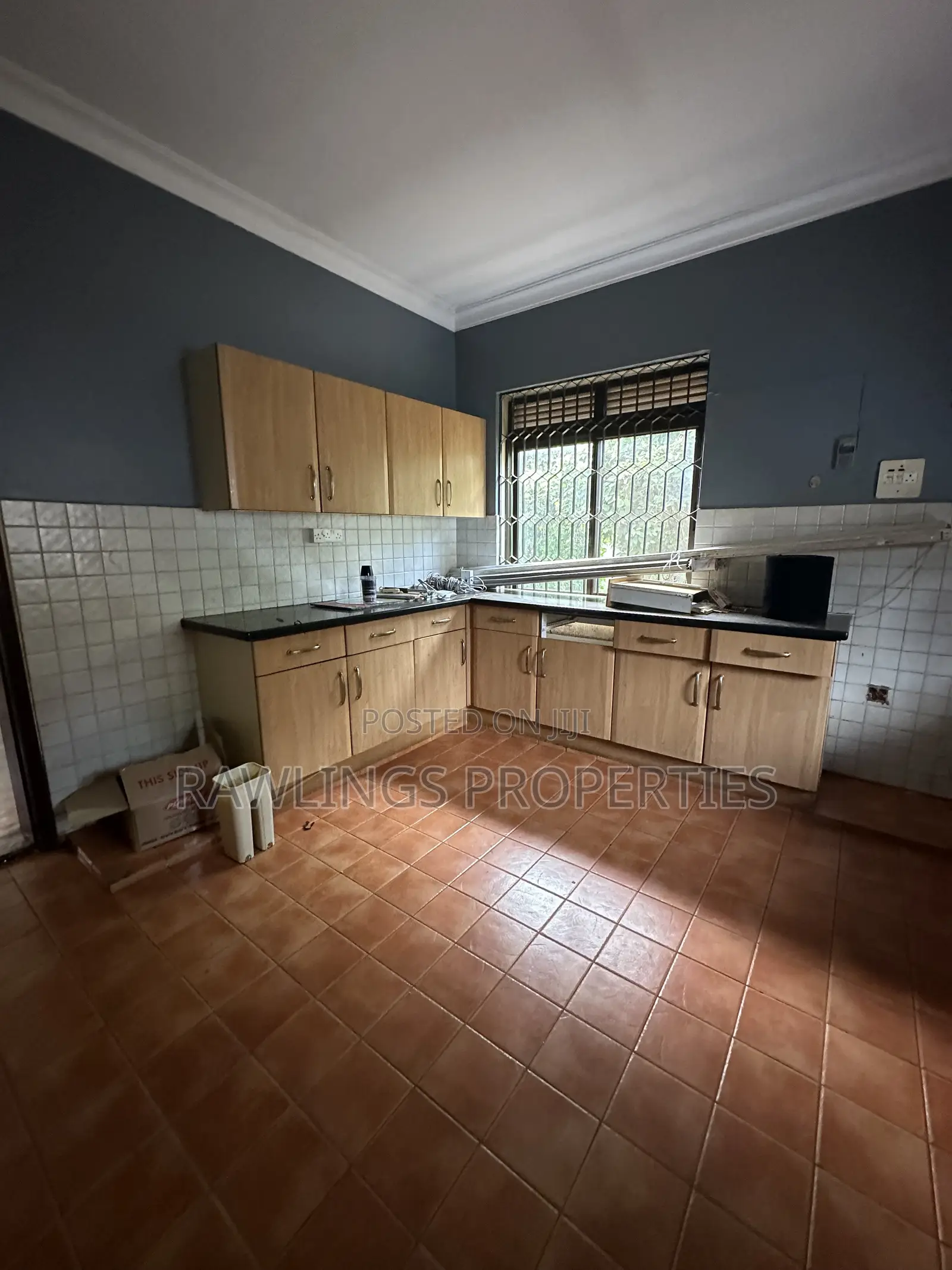 4bdrm Townhouse / Terrace in Muyenga, Makindye for rent