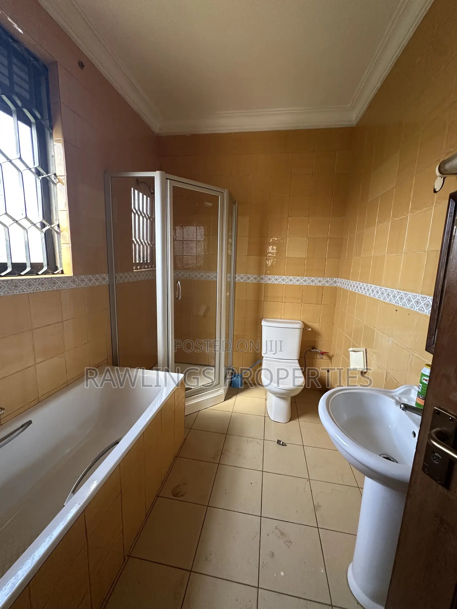 4bdrm Townhouse / Terrace in Muyenga, Makindye for rent