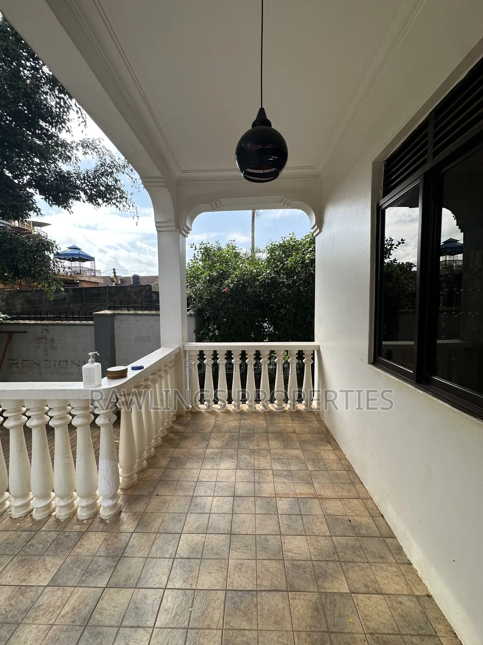 4bdrm Townhouse / Terrace in Muyenga, Makindye for rent
