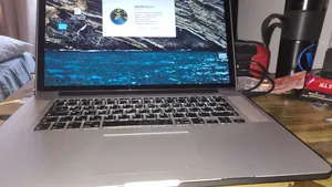 Laptop Apple MacBook Pro 16GB Intel Core i7 SSD 512GB