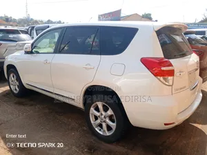 Toyota Vanguard 2012 White