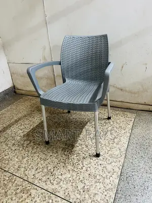 Affordable Fancy Plastic Chairs