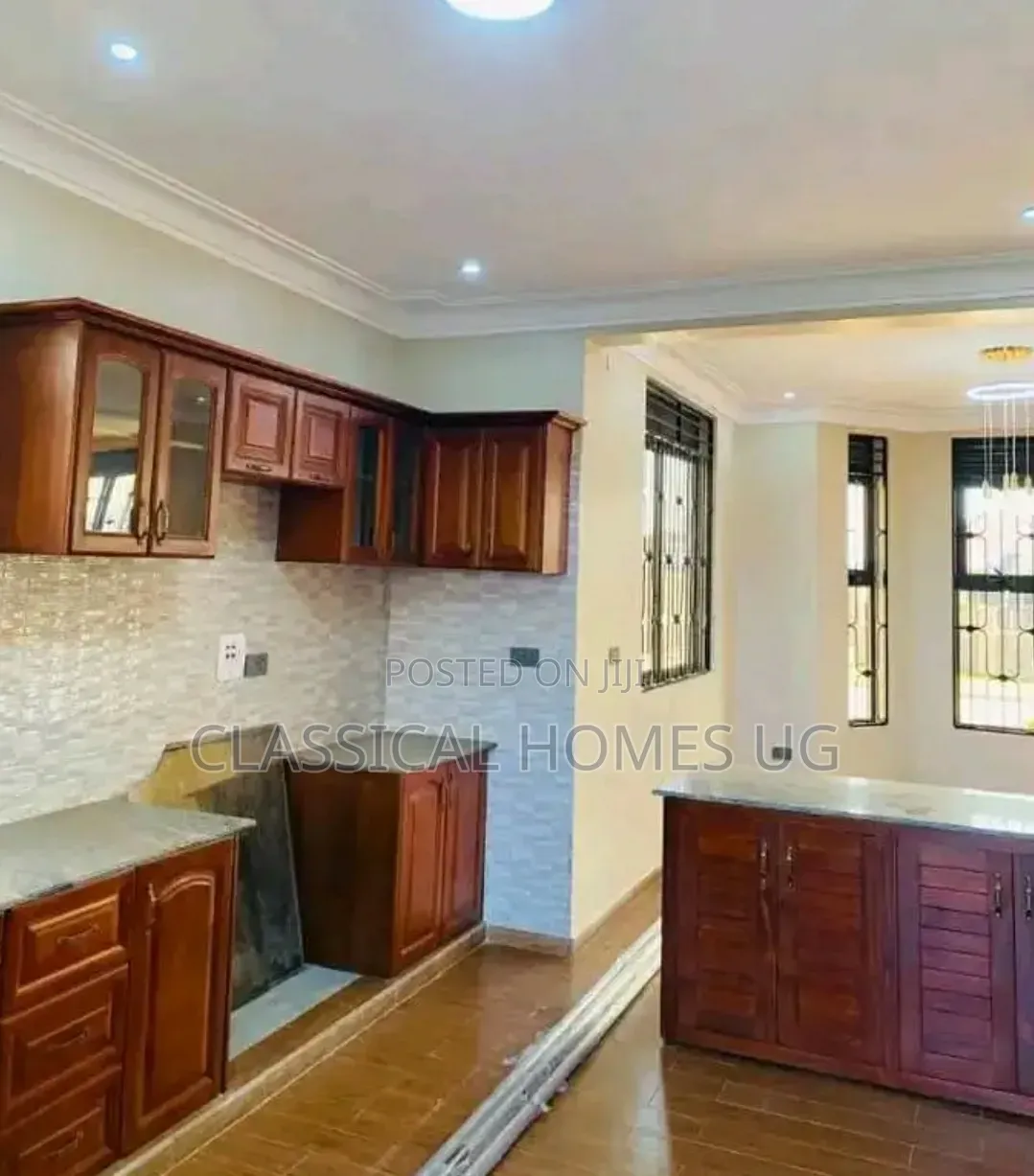 5bdrm Duplex in Kira, Central Division for rent