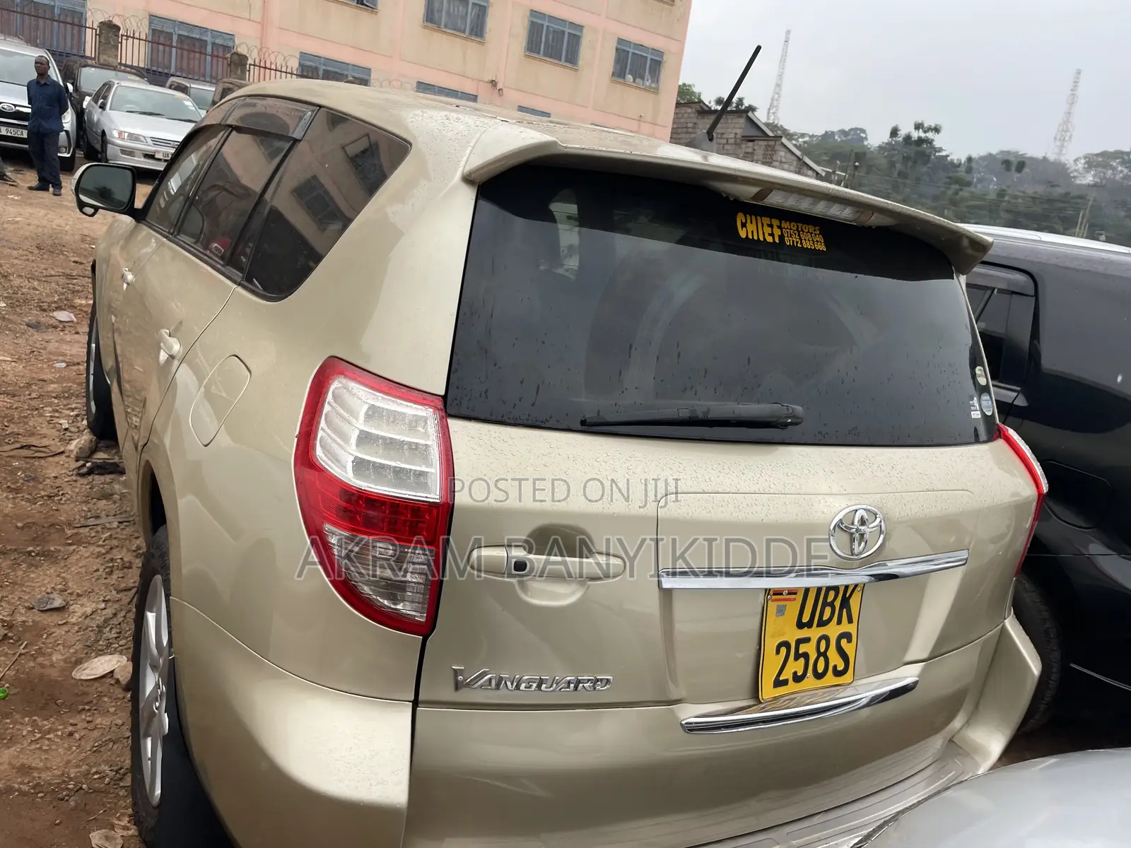 Toyota Vanguard 2010 Gold