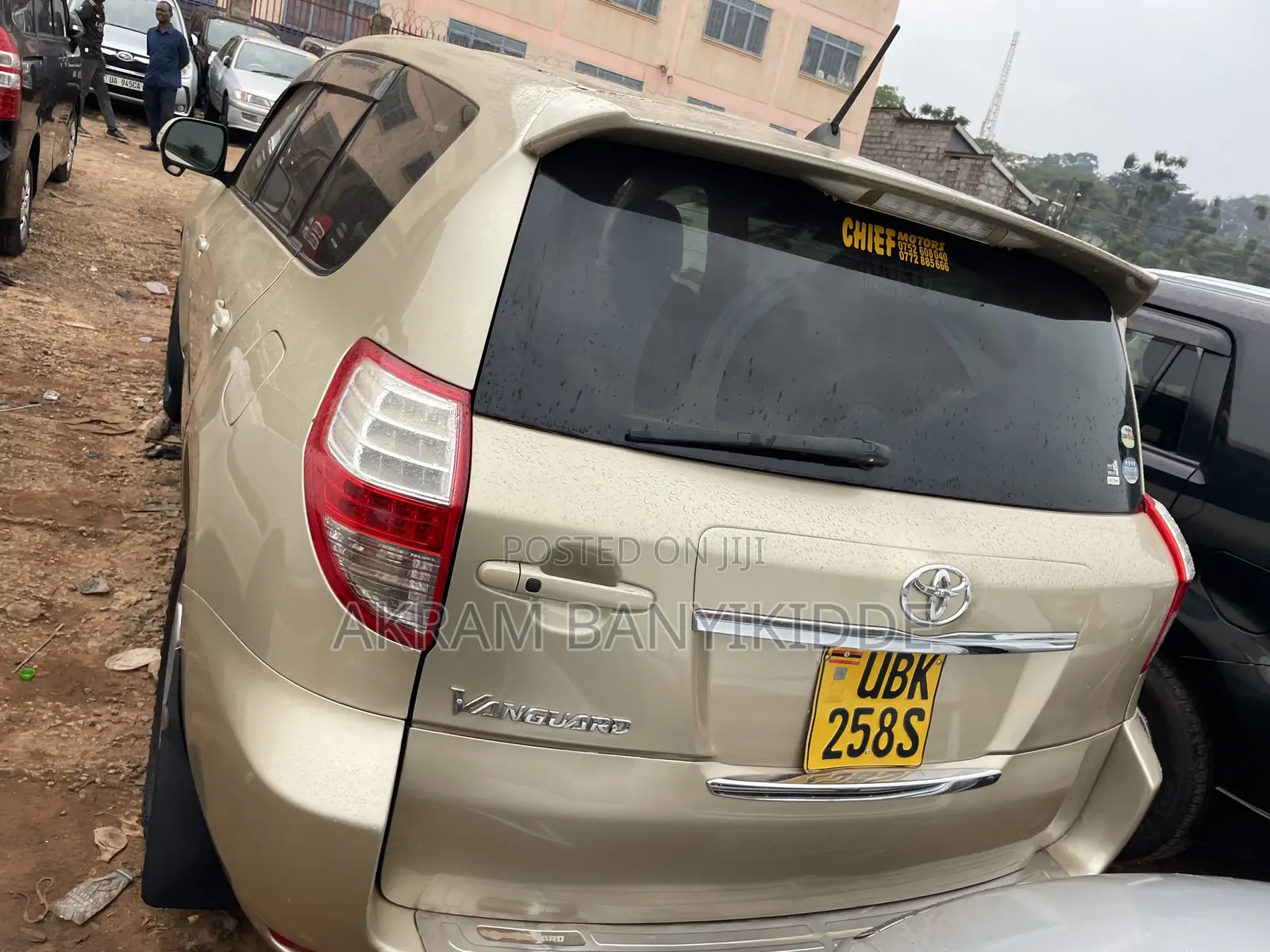 Toyota Vanguard 2010 Gold