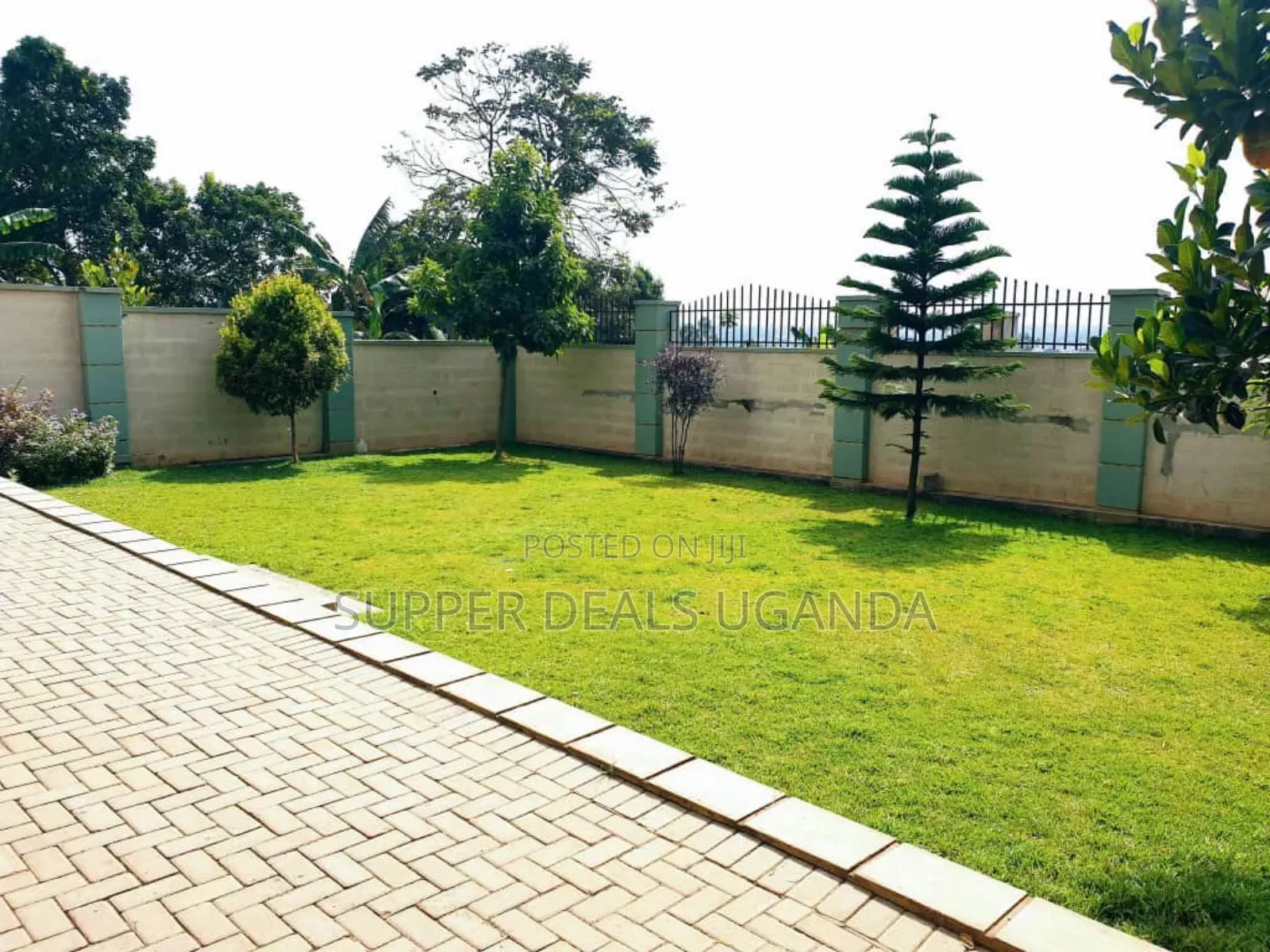 4bdrm Bungalow in Namugogo, Nakawa for rent