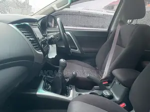 Mitsubishi Pajero Sport 2019 Blue