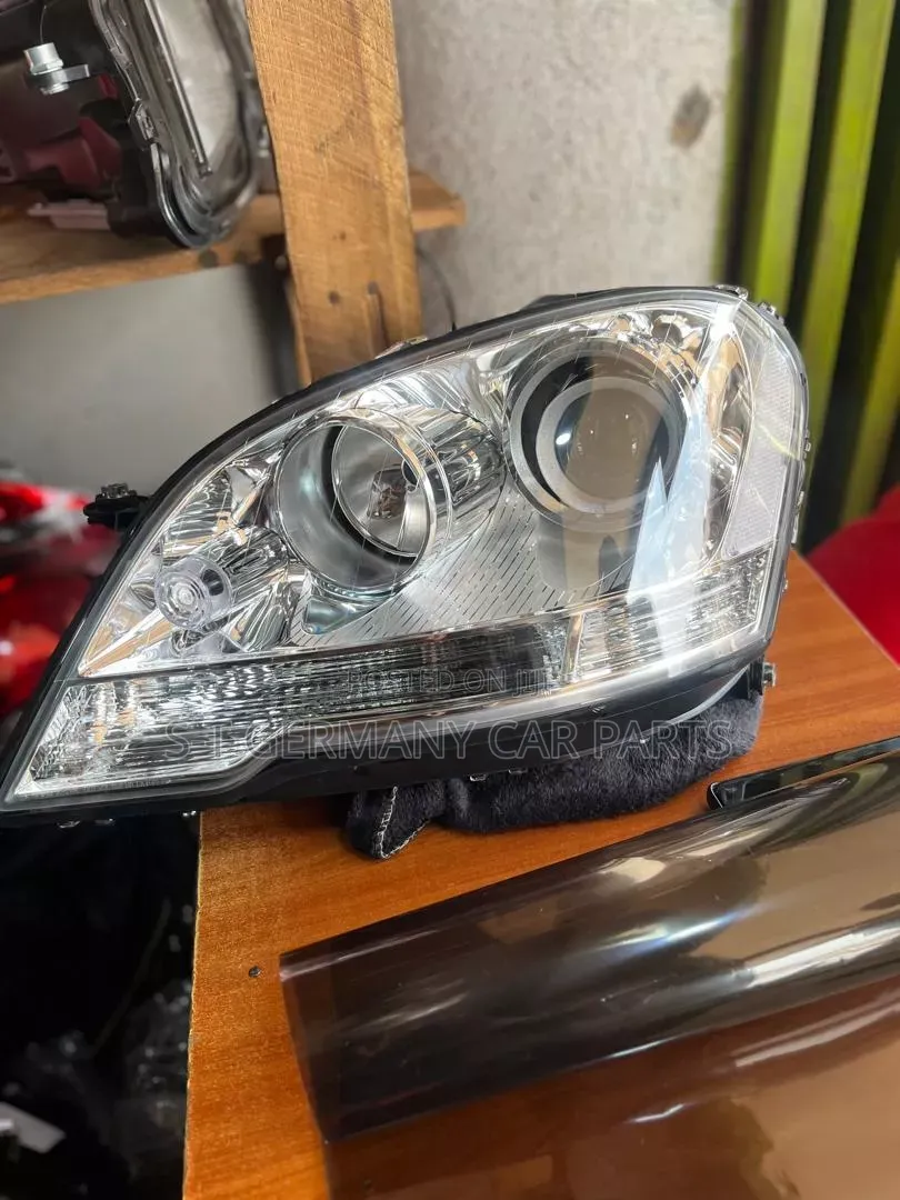 Head Lights for Mercedes Benz Ml 350 W164 Model 2009-2010