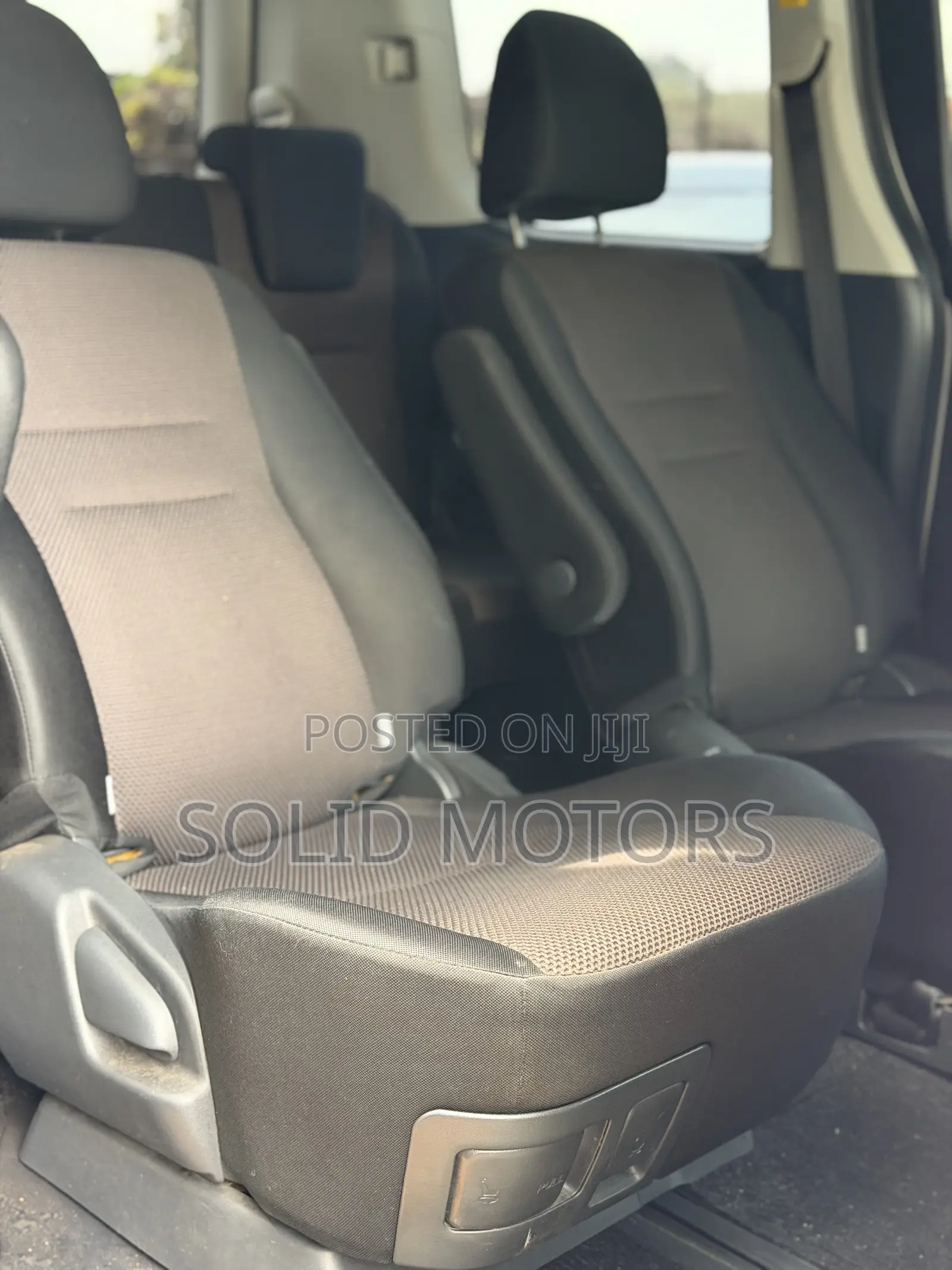 Toyota Noah 2.0 143hp AWD (8 Seater) 2012 White