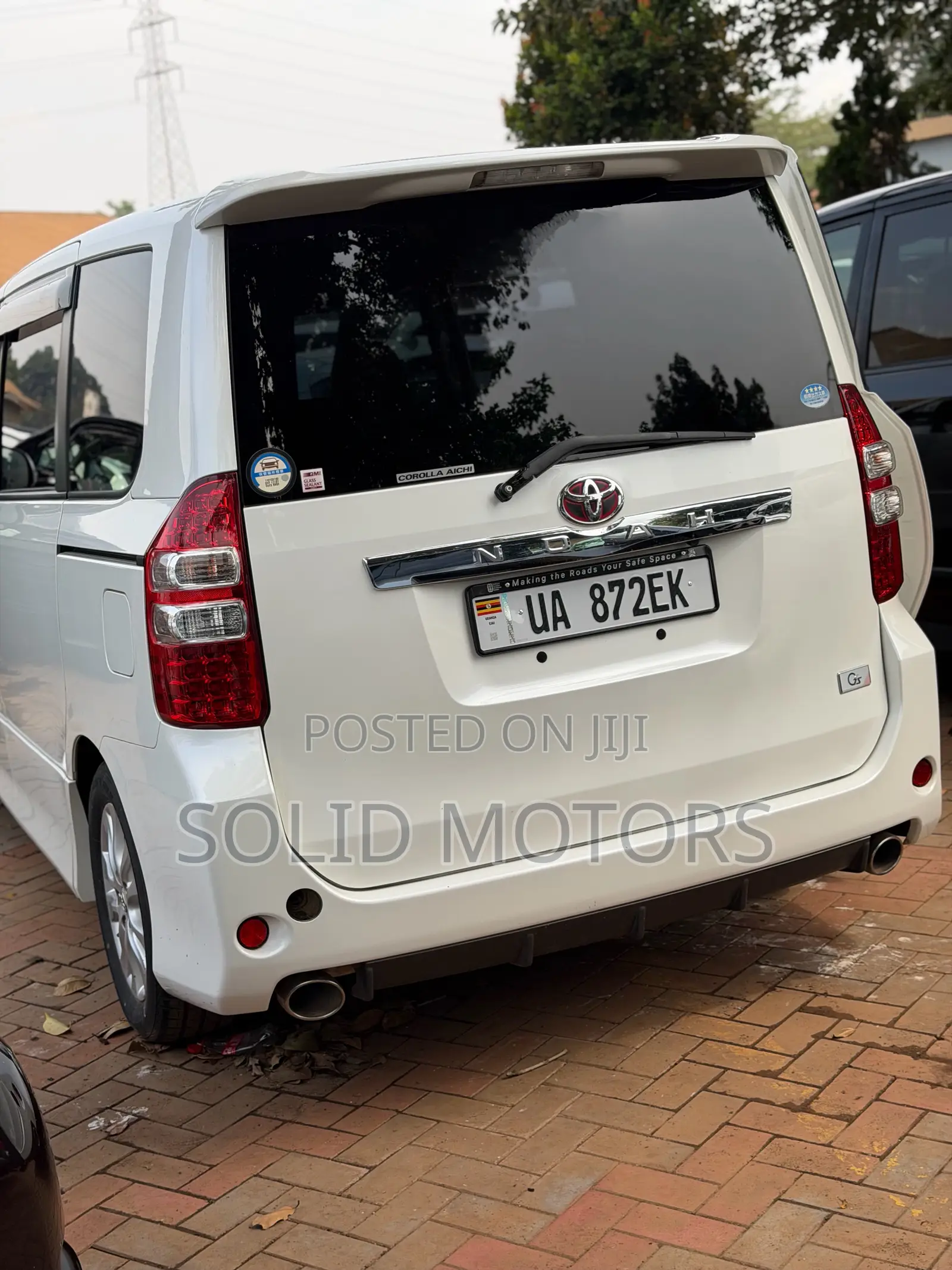 Toyota Noah 2.0 143hp AWD (8 Seater) 2012 White