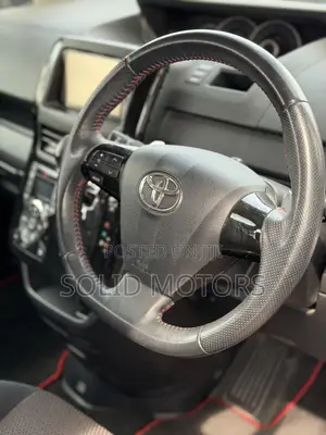 Toyota Noah 2.0 143hp AWD (8 Seater) 2012 White