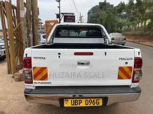 Toyota Hilux 2011 White
