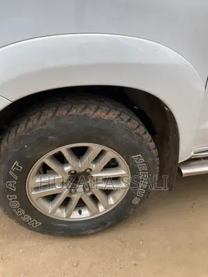 Toyota Hilux 2011 White