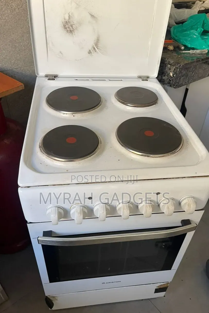 White Ariston Freestanding Cooker