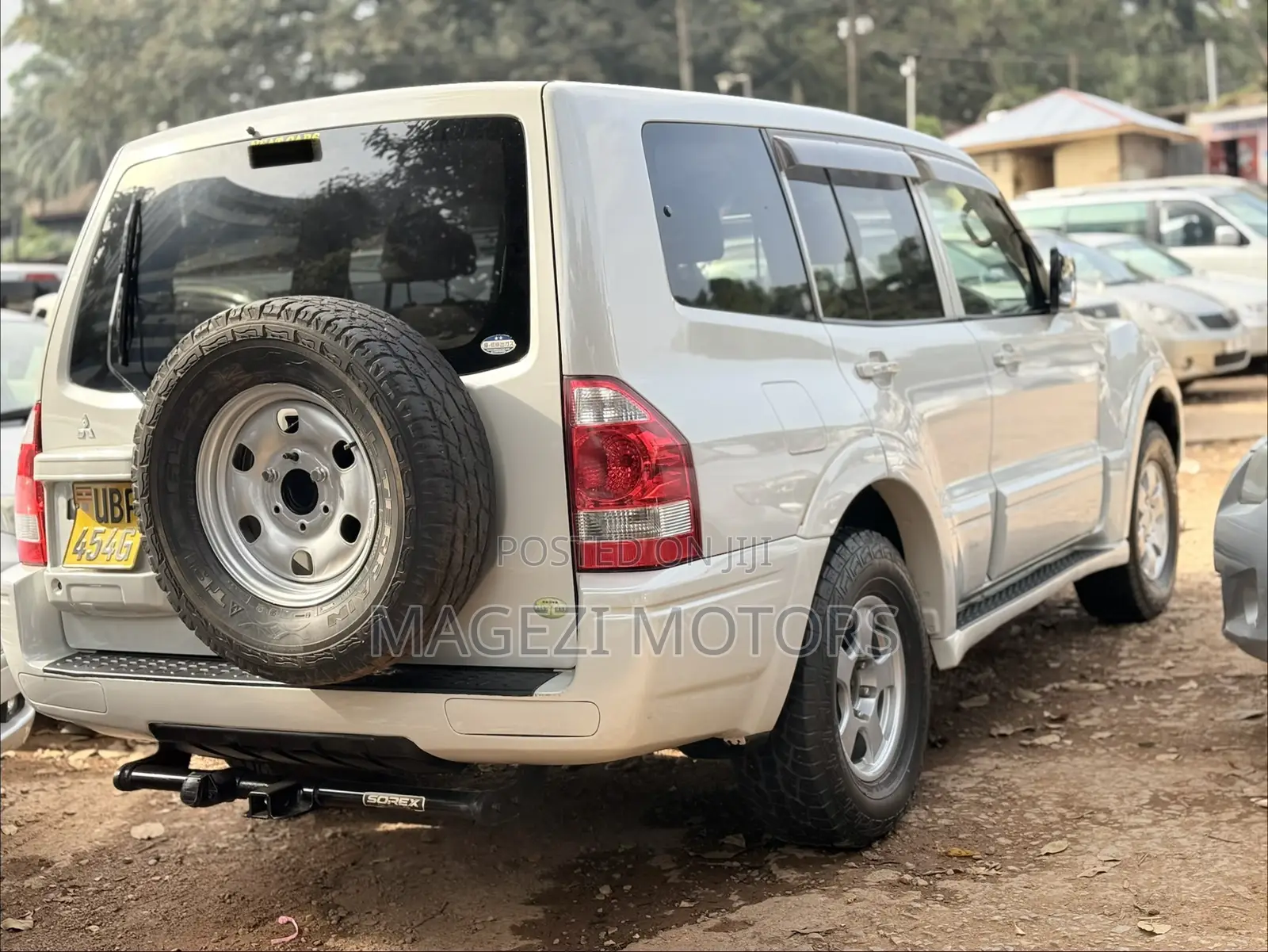 Mitsubishi Pajero 2005 White