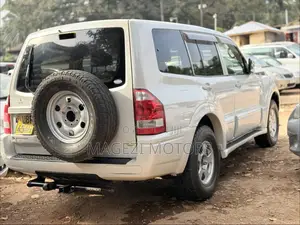 Mitsubishi Pajero 2005 White