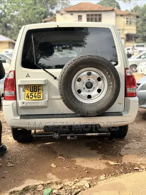 Mitsubishi Pajero 2005 White