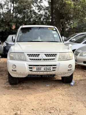 Mitsubishi Pajero 2005 White