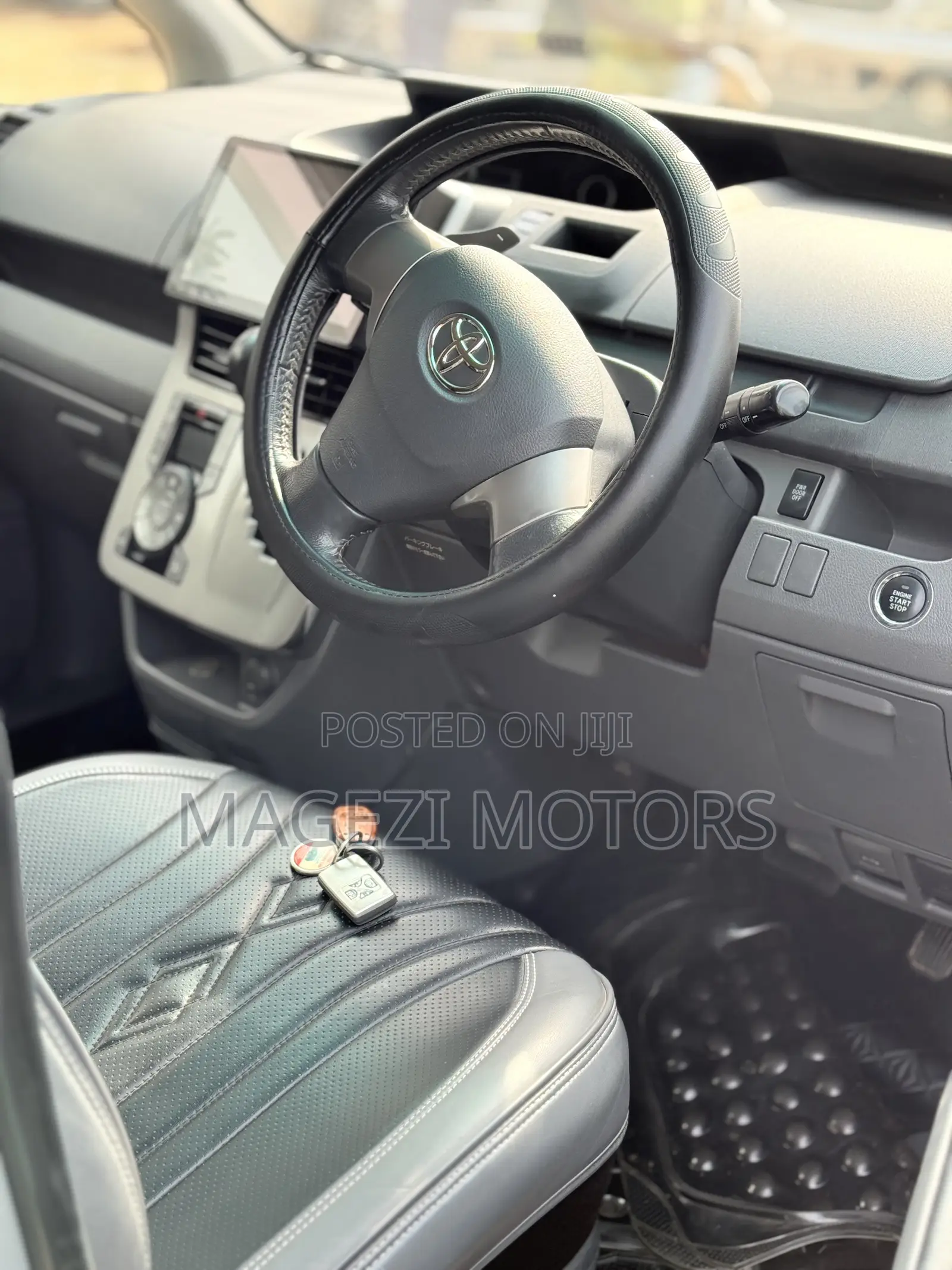 Toyota Noah 2009 Silver