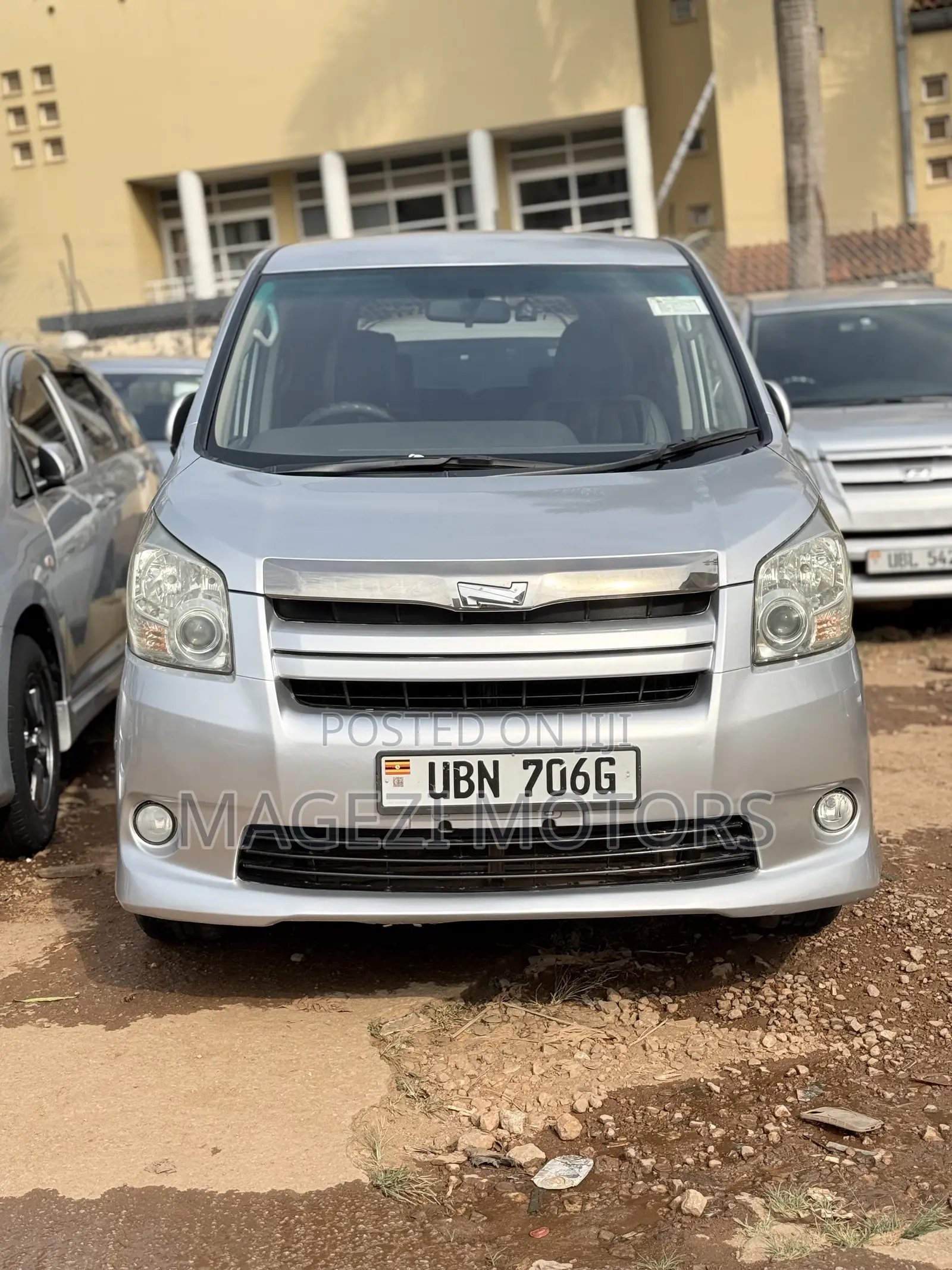 Toyota Noah 2009 Silver