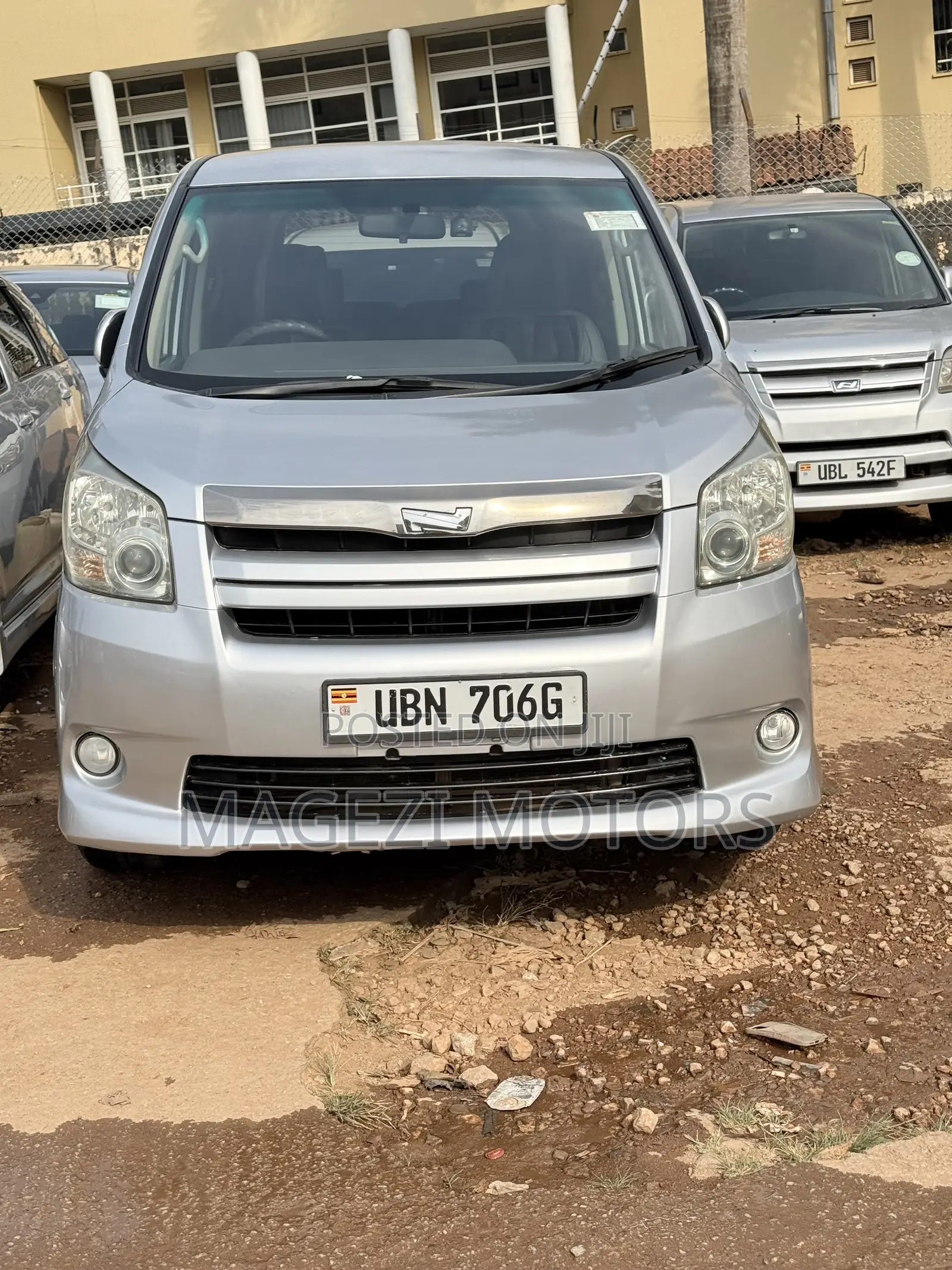 Toyota Noah 2009 Silver