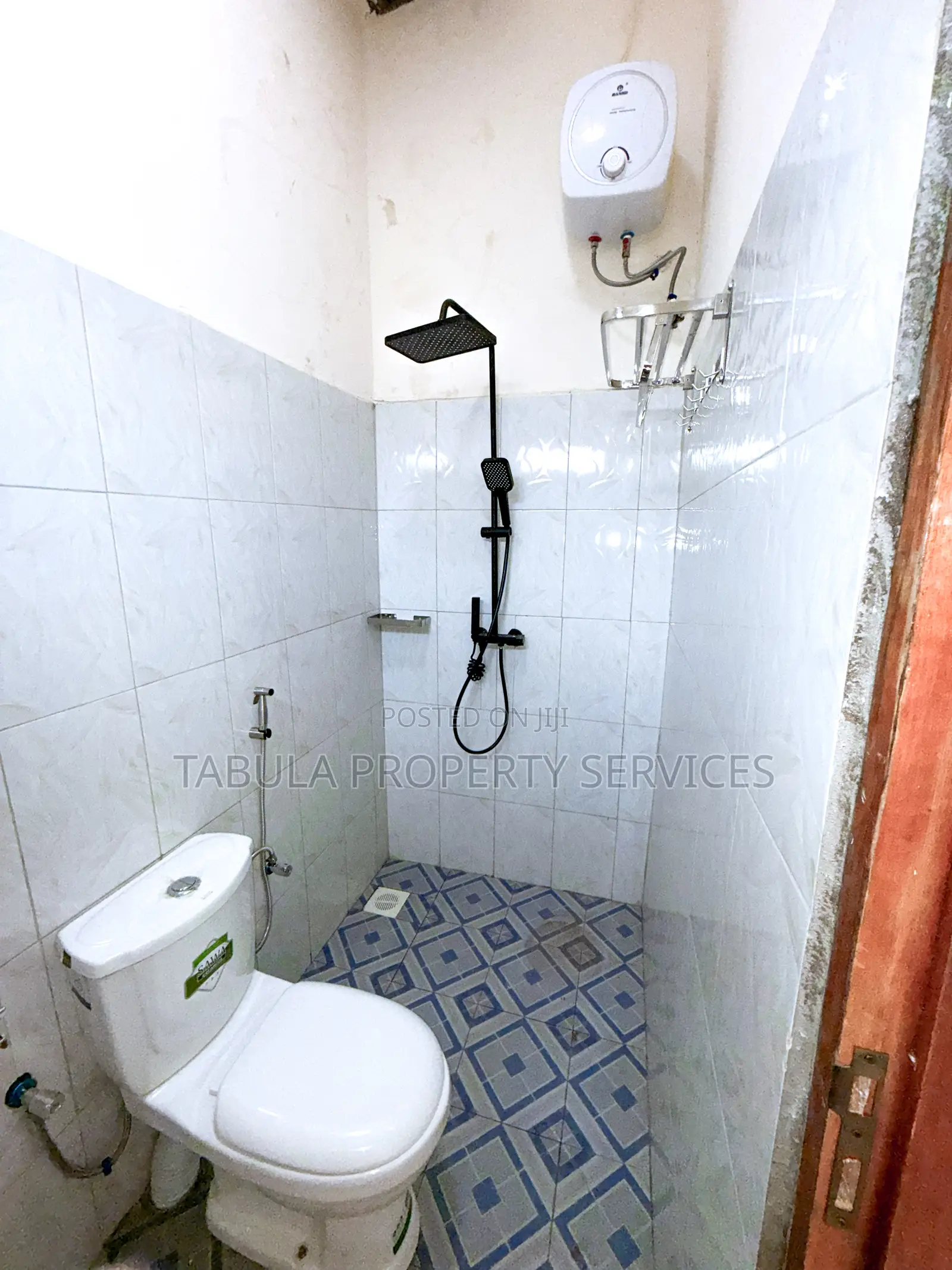 3bdrm House in Bugembegembe Estate, Wakiso / Wakiso for sale