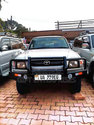 Toyota Hilux 1998 White