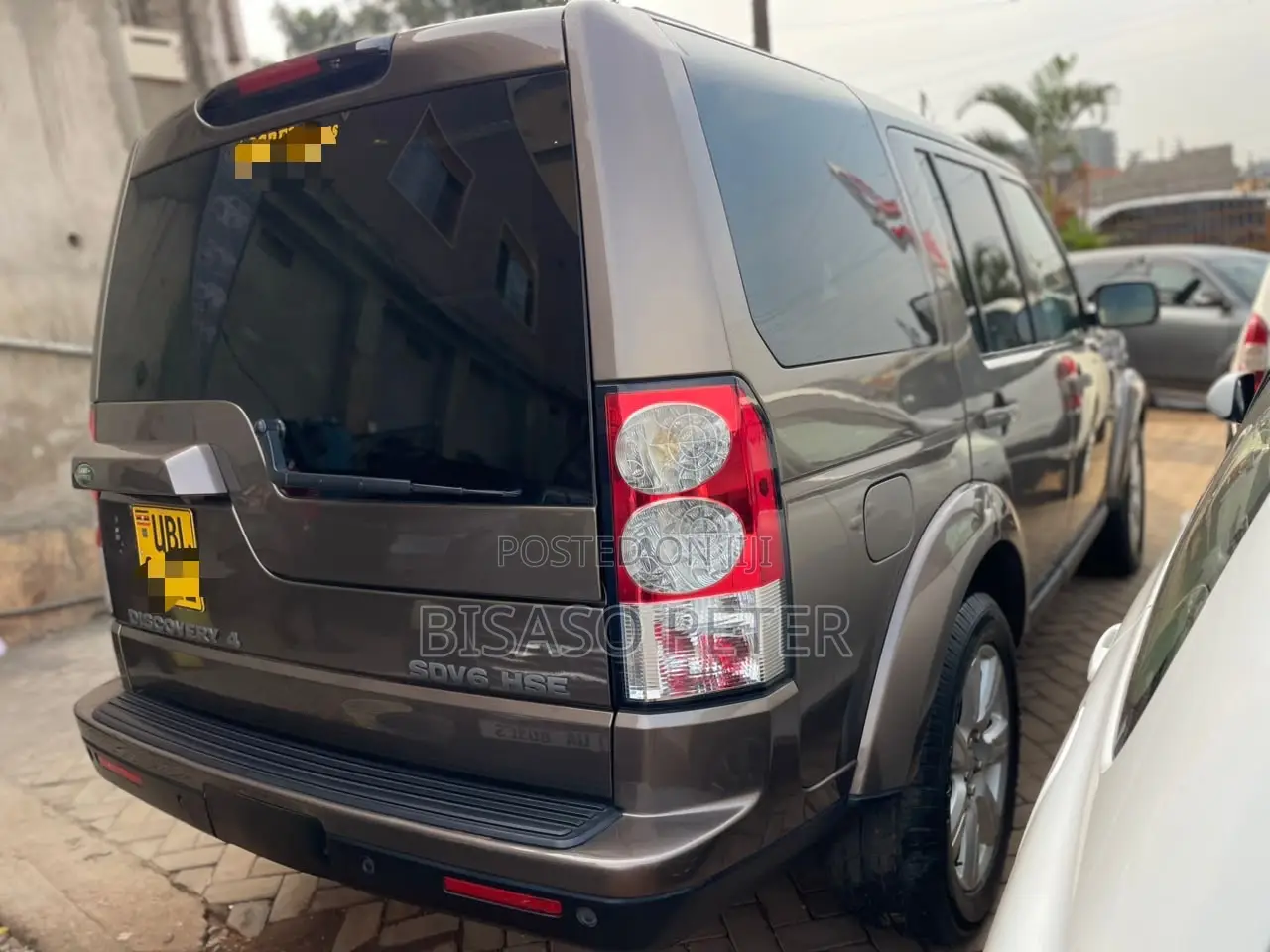 Land Rover Discovery 2014 Gold