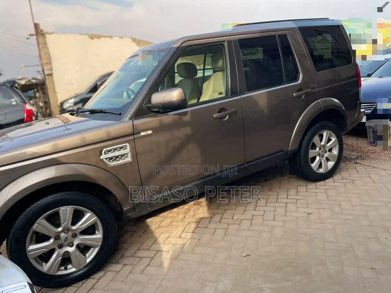 Land Rover Discovery 2014 Gold