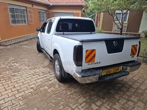 Nissan Navara 2011 White