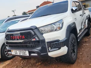 Toyota Hilux 2018 White