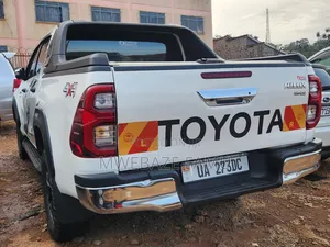 Toyota Hilux 2018 White