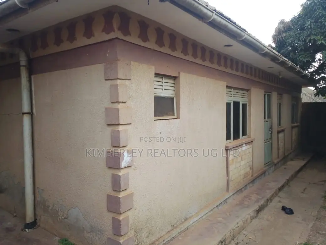 3bdrm House in Division A for sale