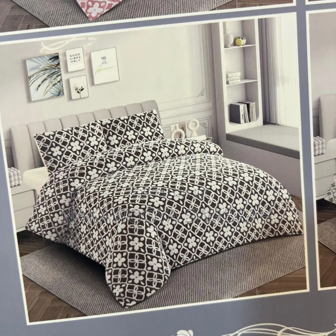 6 by 6 Tuft Duvet With 4 Pieces