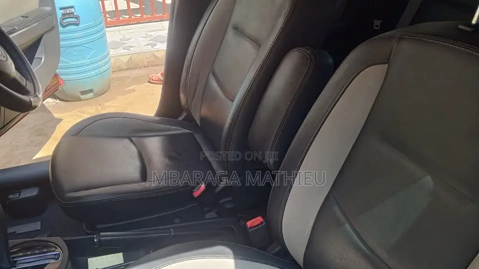 Mazda Verisa 2011 Red