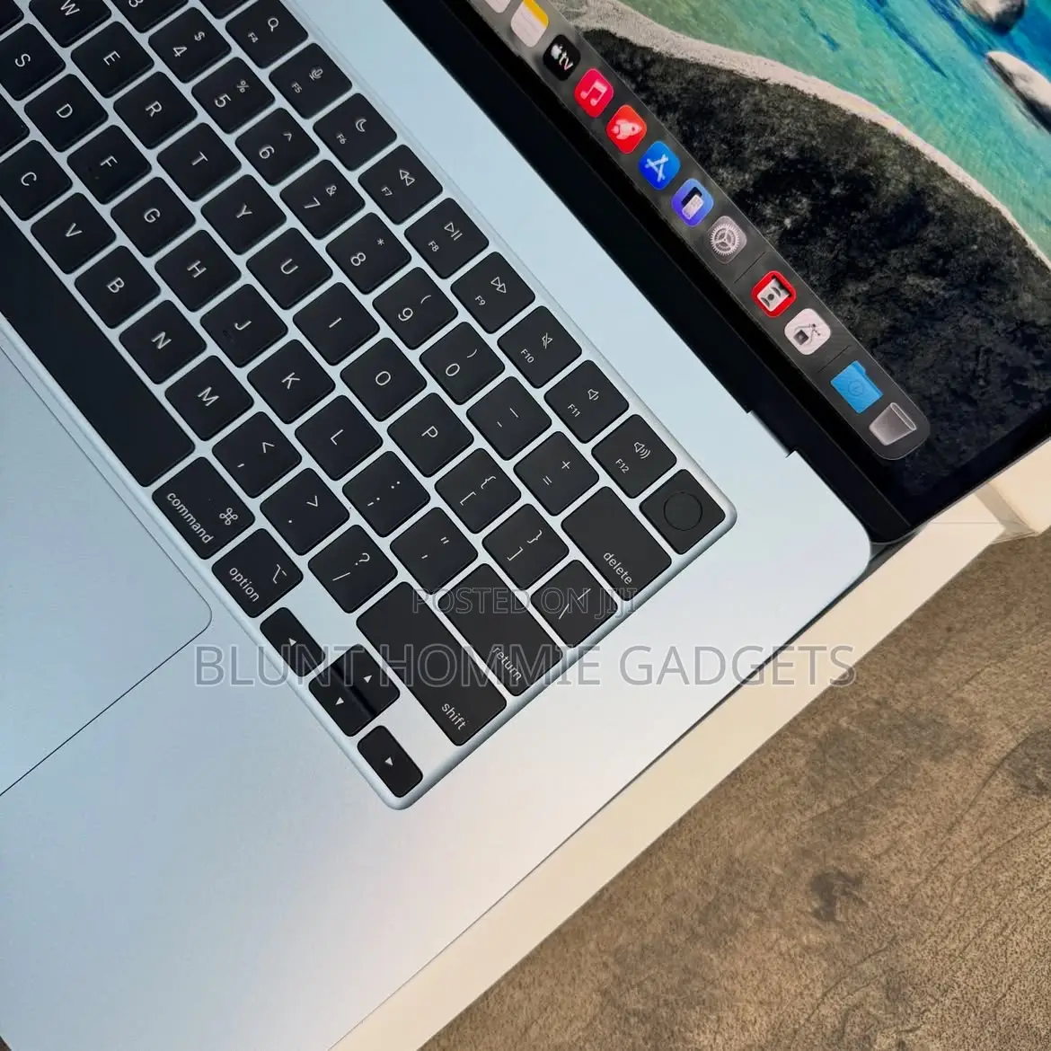 New Laptop Apple MacBook Air 2025 M4 16GB Apple M4 SSD 256GB
