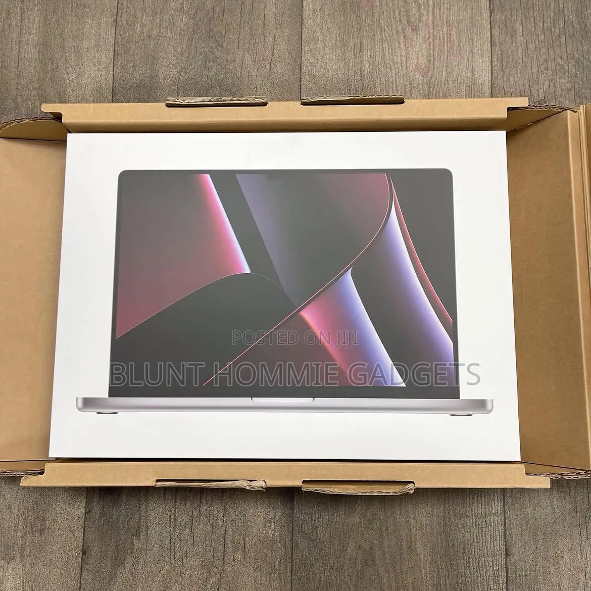 New Laptop Apple MacBook Pro 2023 M2 Pro 16GB Apple M2 SSD 512GB