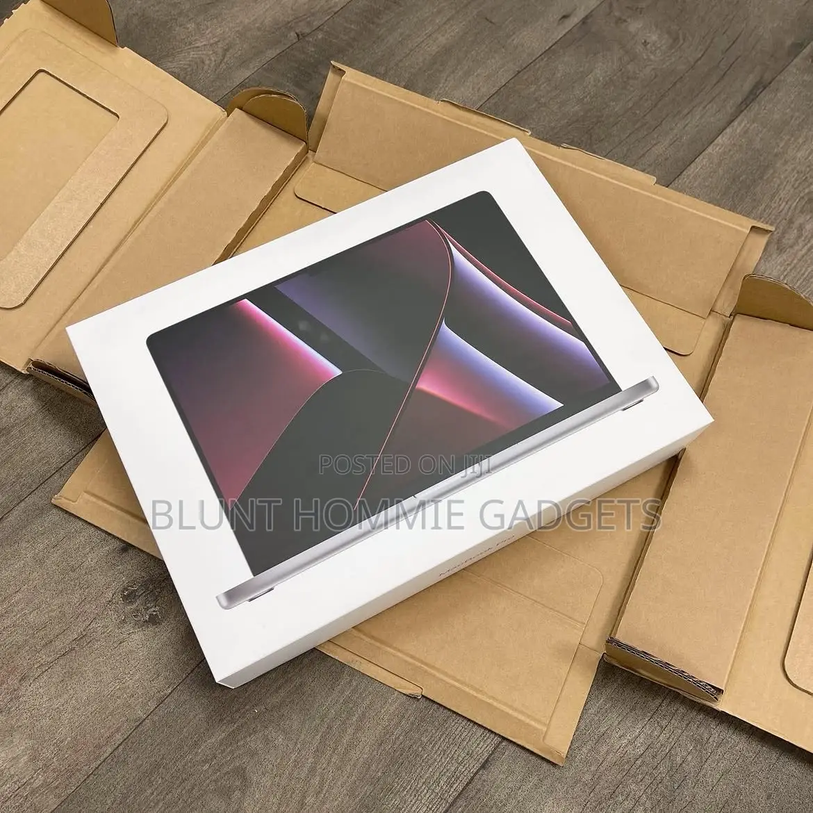 New Laptop Apple MacBook Pro 2023 M2 Pro 16GB Apple M2 SSD 512GB