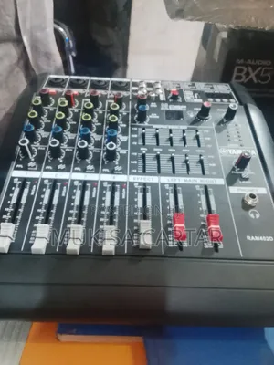 Yamaha Mixer Console 4channels