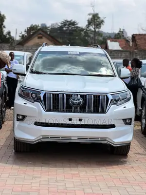 Toyota Land Cruiser Prado 2.8 2022 White