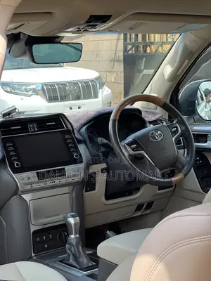 Toyota Land Cruiser Prado 2.8 2022 White