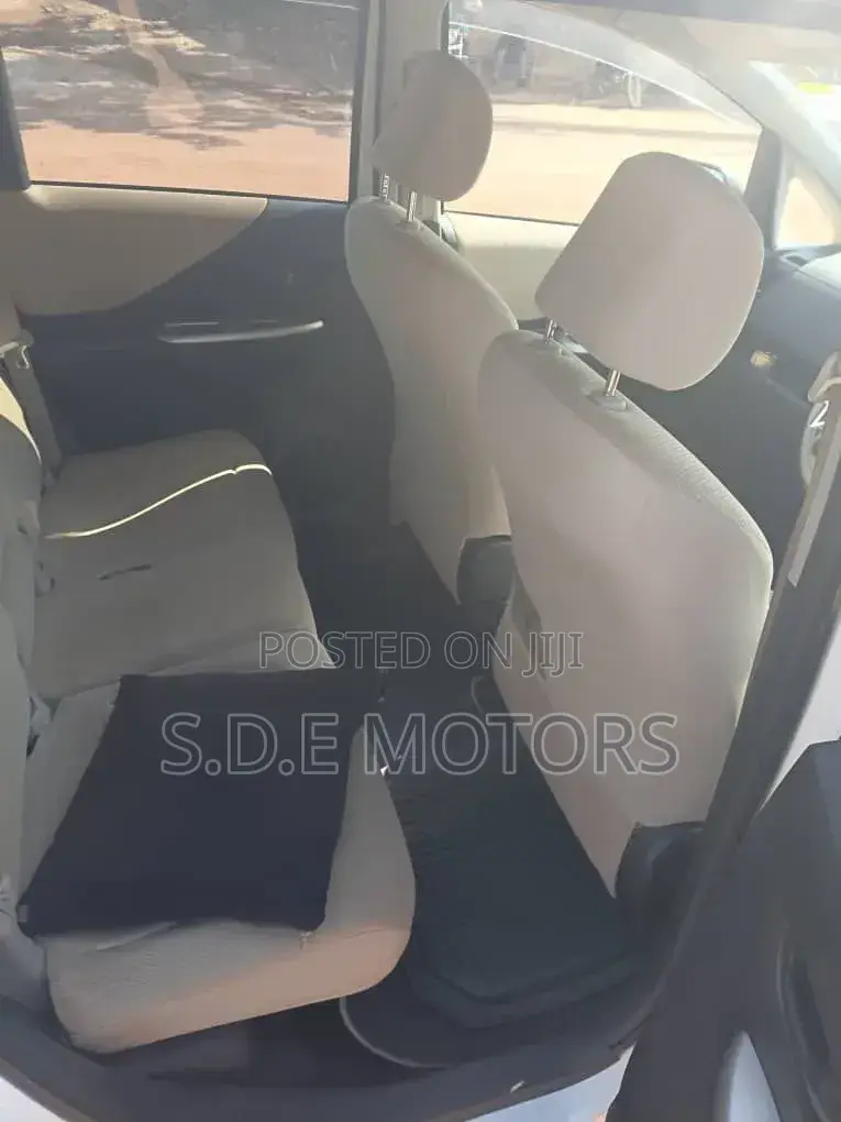 Toyota Ractis 1.3 FWD 2011 White