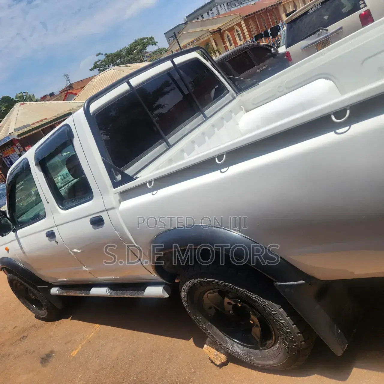 Nissan Hardbody 2010 White