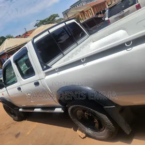 Nissan Hardbody 2010 White