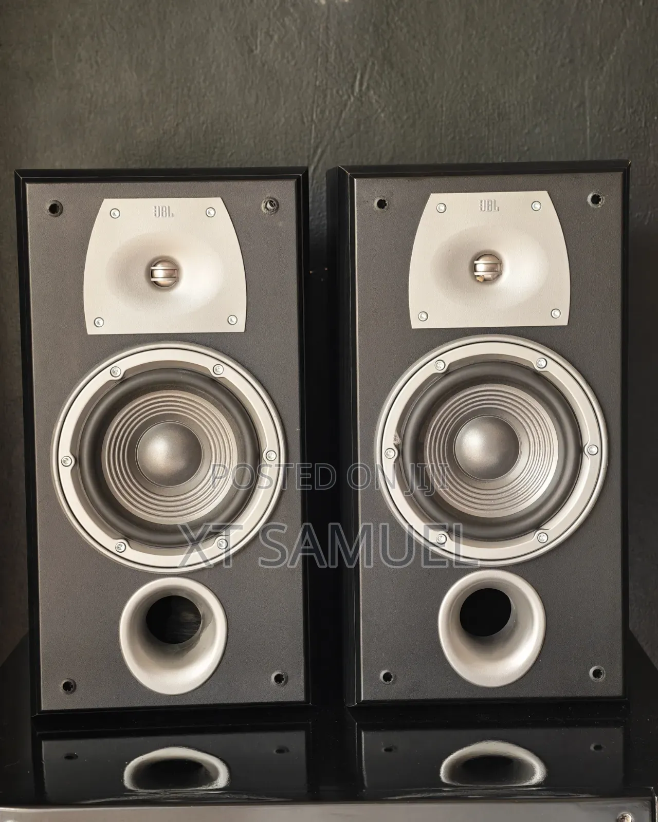 JBL Bookshelf Speakers (Pair), Natural Very Balanced Sound