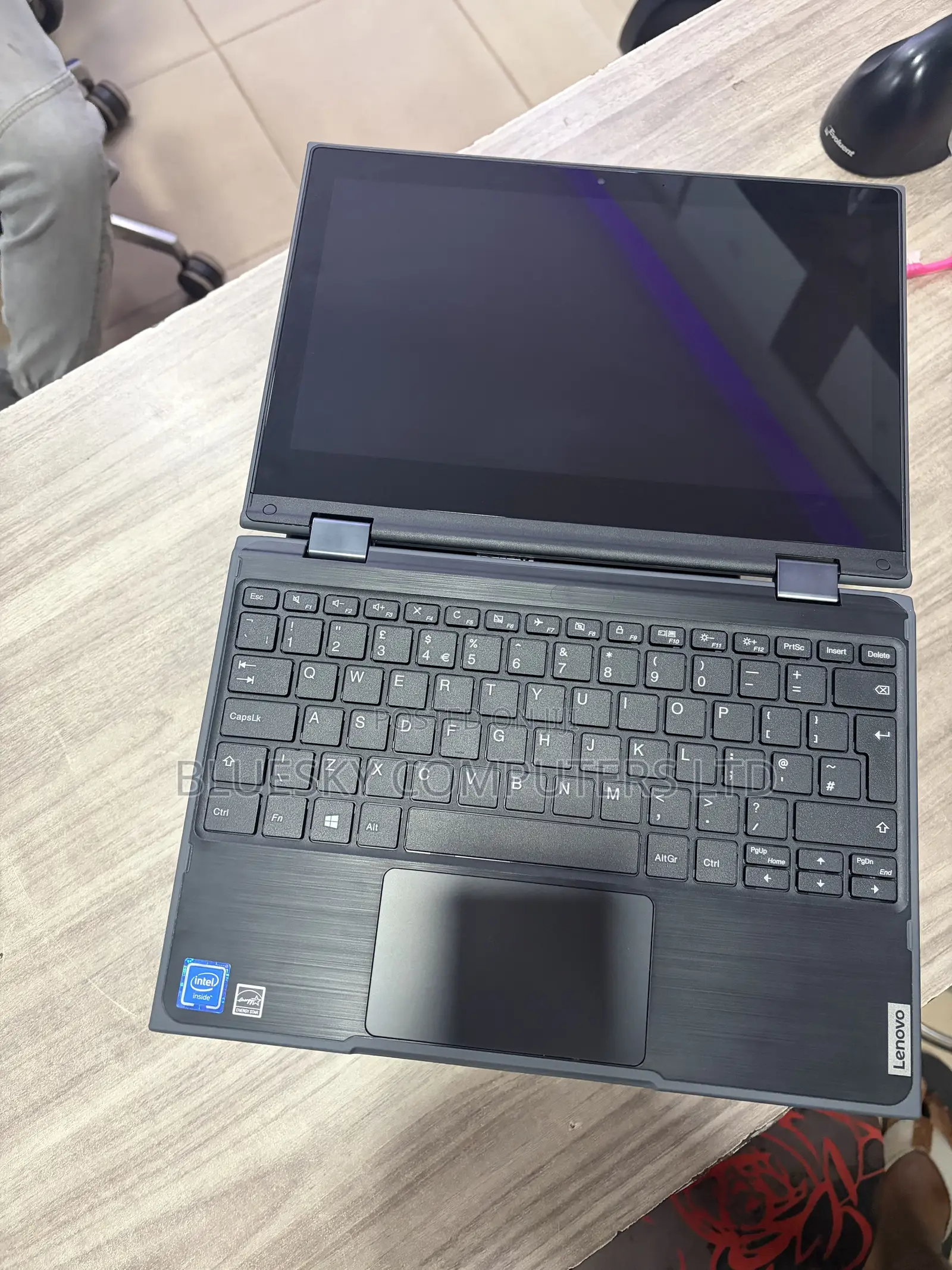 New Laptop Lenovo 300e 4GB Intel SSD 128GB