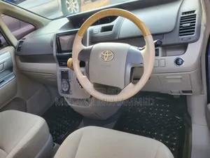 Toyota Noah 2010 Blue