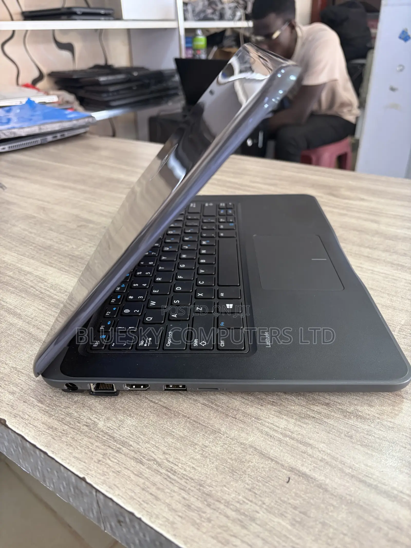 New Laptop Dell Latitude 3380 8GB Intel Core i3 HDD 500GB
