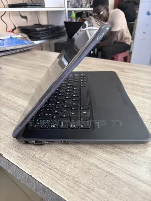 New Laptop Dell Latitude 3380 8GB Intel Core i3 HDD 500GB