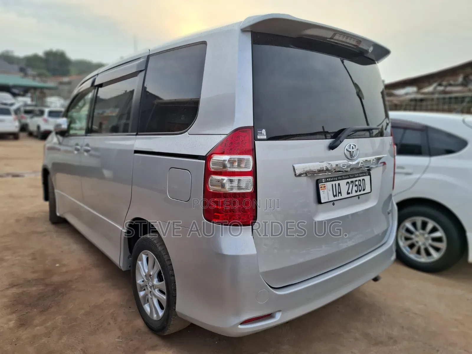 Toyota Noah 2012 Silver